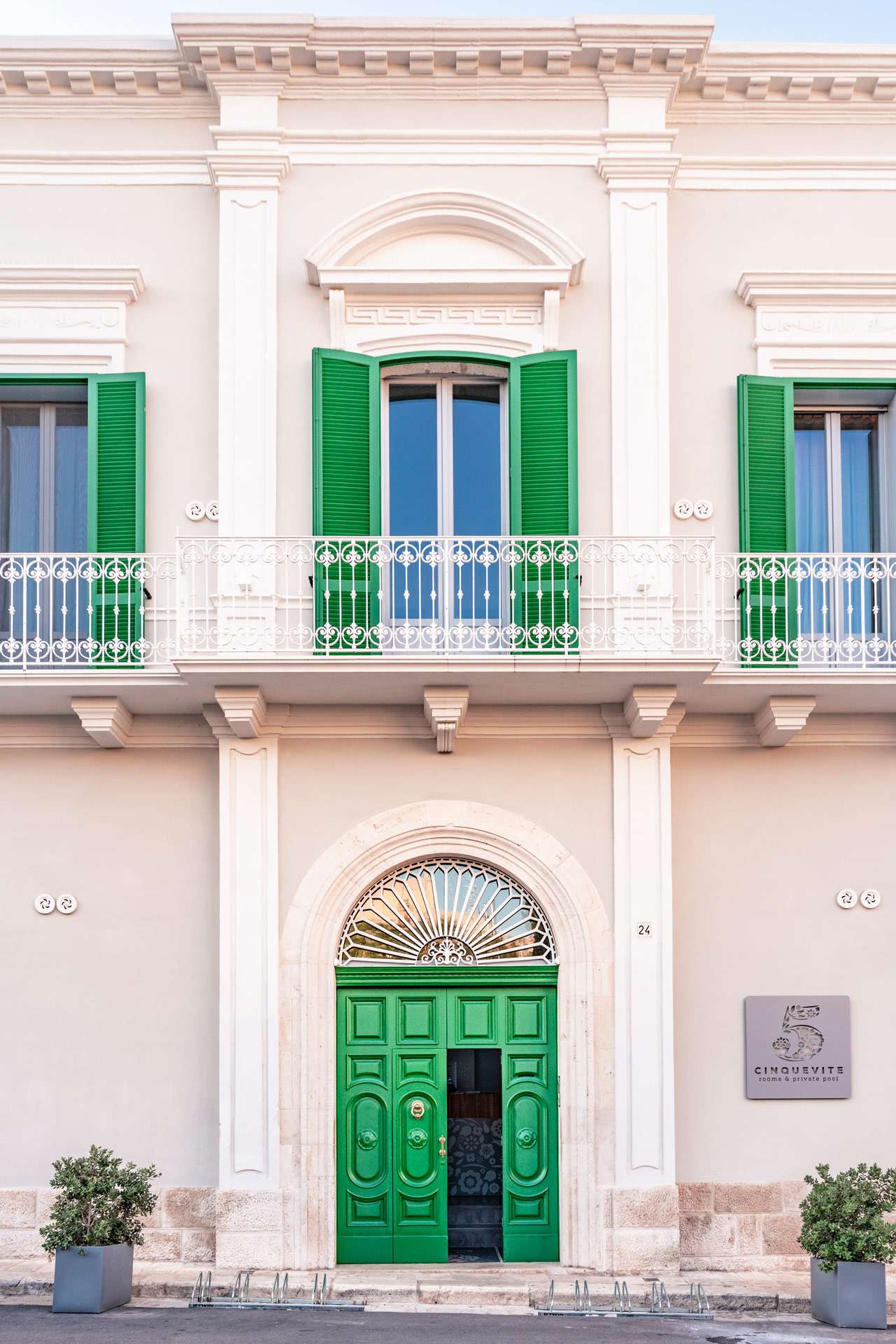 Entrance of the charming residence Cinquevite luxury flats in Polignano a Mare | Puglia